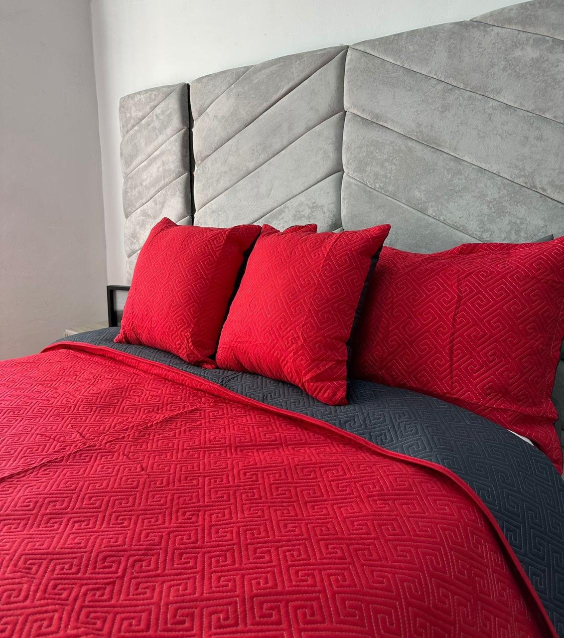 ACOLCHADO IMPORTADO FONDO ENTERO BROCADO