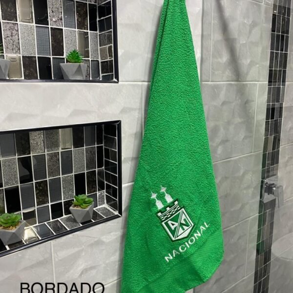 TOALLA EQUIPOS BORDADA