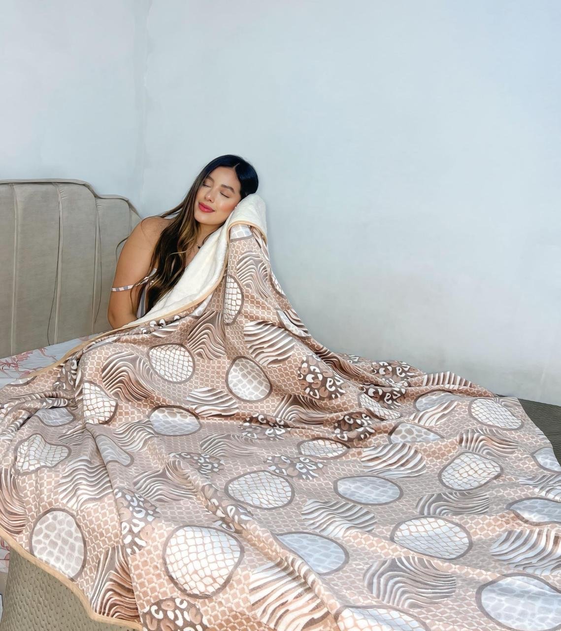 Hover de COBIJA OVEJERA ESTAMPADA RELIEVE