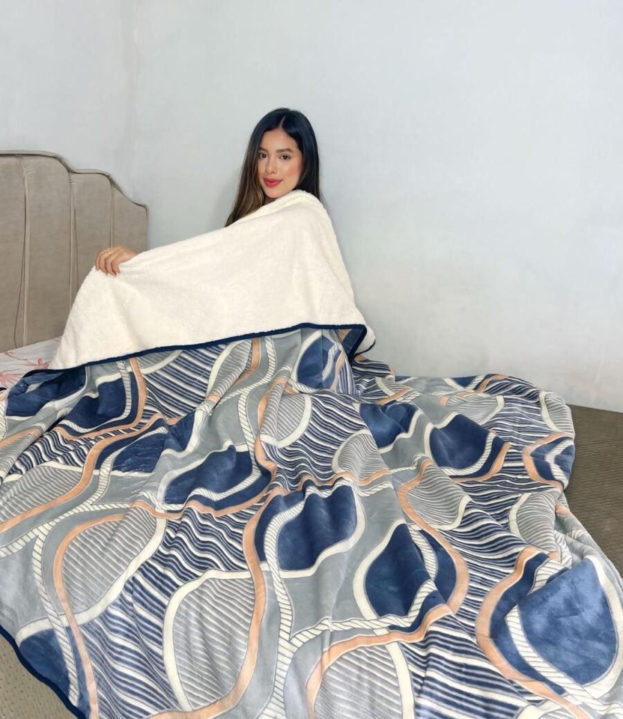 COBIJA OVEJERA ESTAMPADA RELIEVE - Image 3