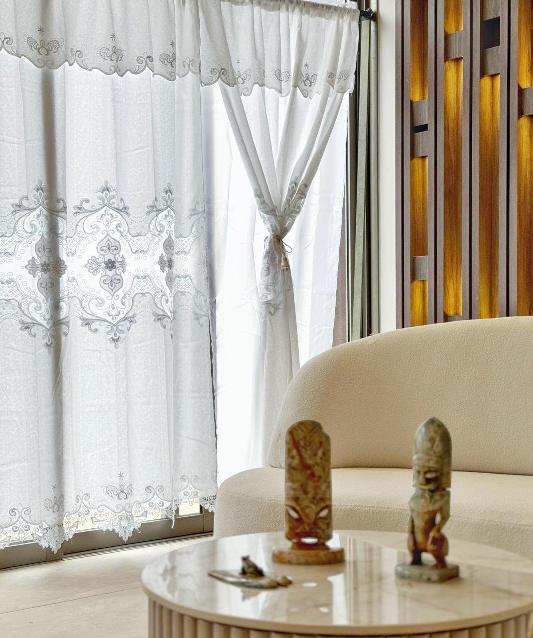 Hover de CORTINA DE LUJO JACQUARD BORDADA