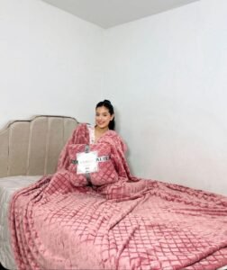 COBIJA FONDO ENTERO GRUESA CON TEXTURA