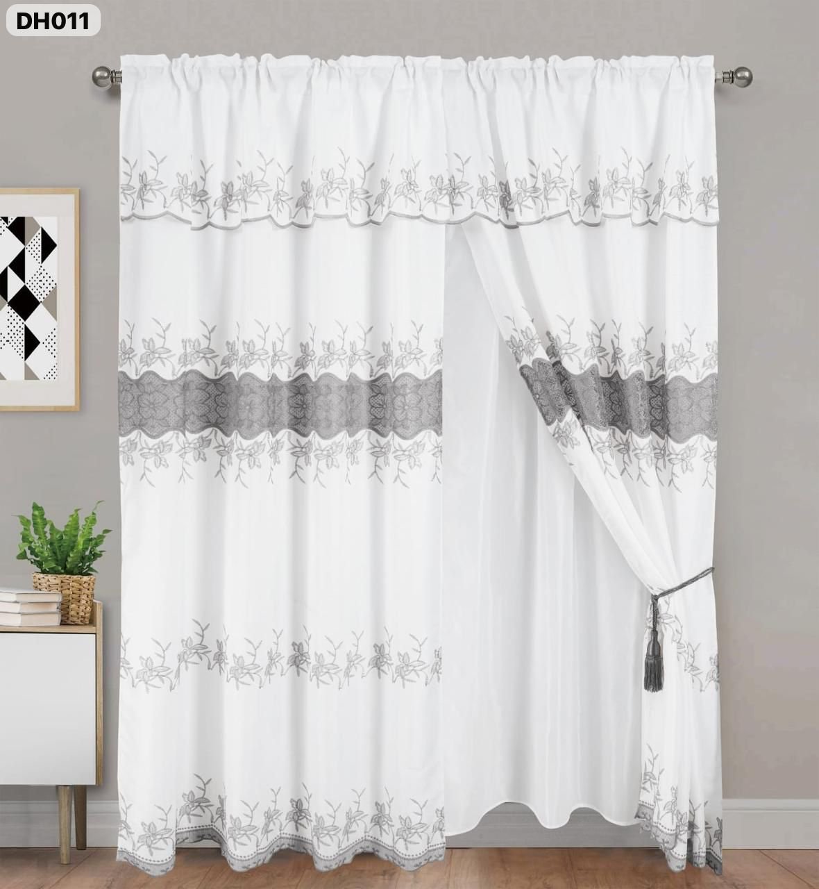 Vista alternativa de CORTINA EN LINO BORDADA XL